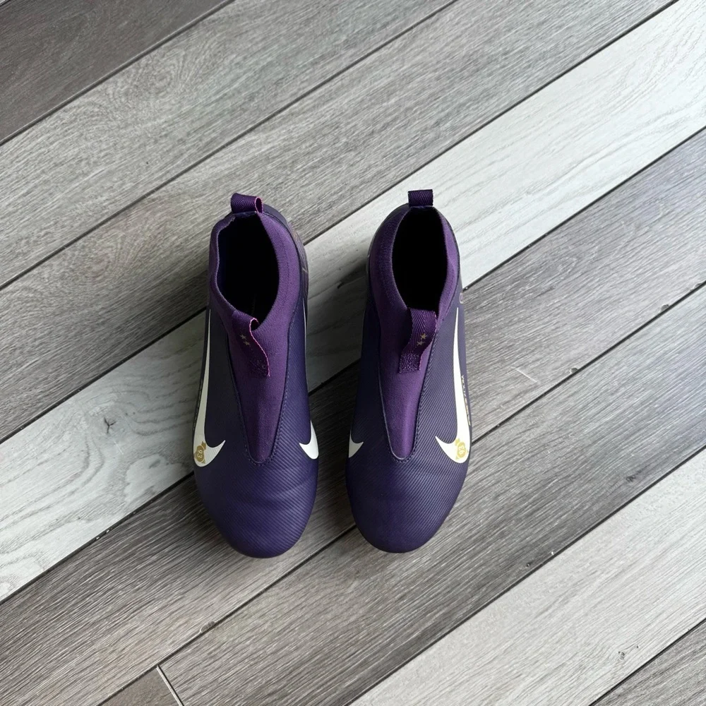 Nike Soccer Cleats | Size: 5Y | Regular Condition - Picture 2 of 9
